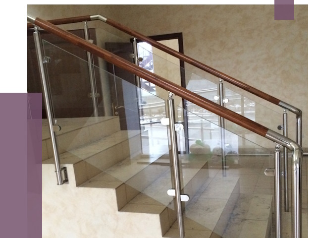 Комбинированные перила из металла и дерева в Рубцовске