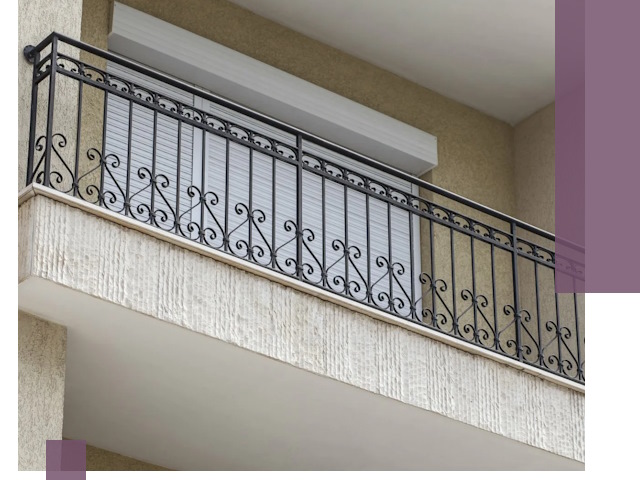 Балконные ограждения из металла и стекла в Рубцовске для домов