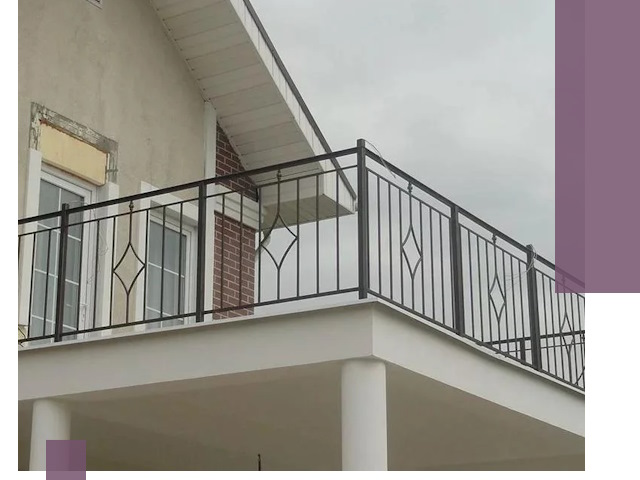 Изготовление балконных ограждений в Рубцовске из металла и стекла