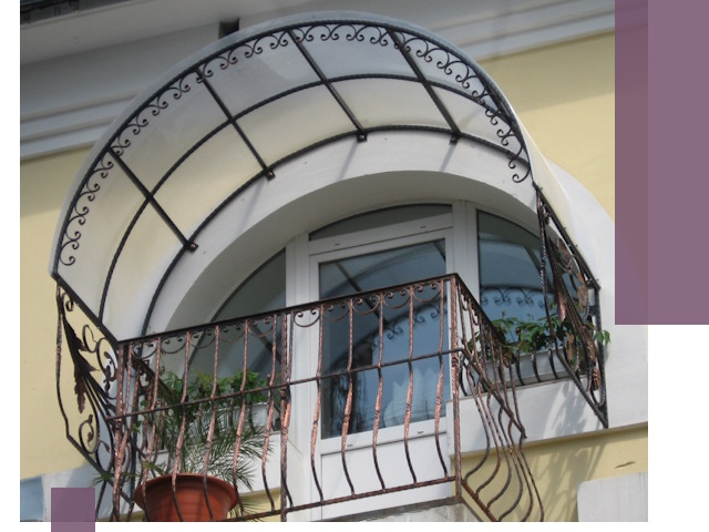 Козырьки над балконом в Рубцовске — изготовление и монтаж