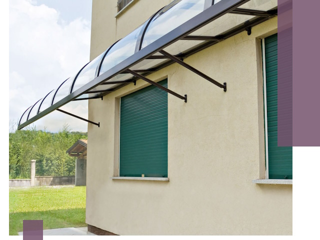 Козырьки над окнами в Рубцовске — изготовление и монтаж по выгоде